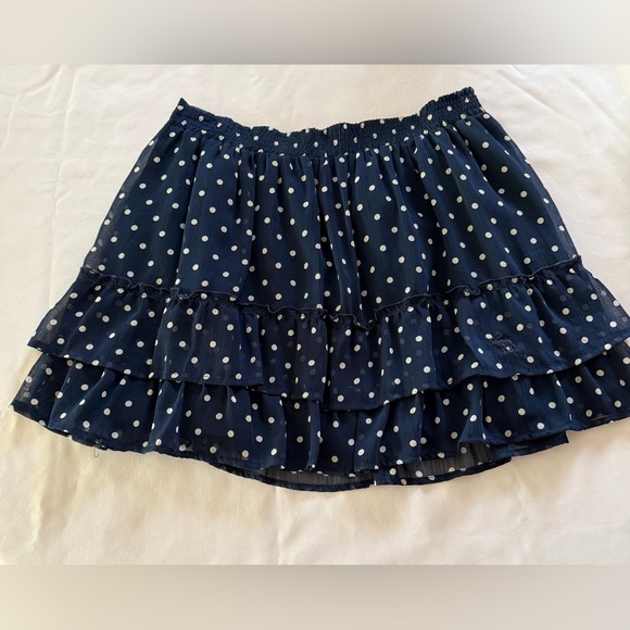 Abercrombie & Fitch Dresses & Skirts - Preowned Abercrombie & Fitch Women’s Chiffon Navy Polka Dot Tiered Skirt Sz L